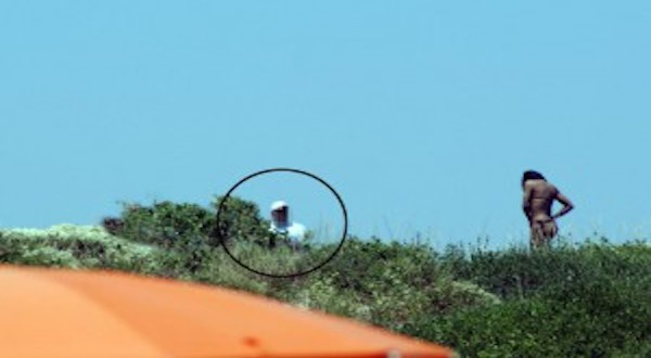 Sesso selvaggio tra scambisti in spiaggia. Interviene il Sindaco