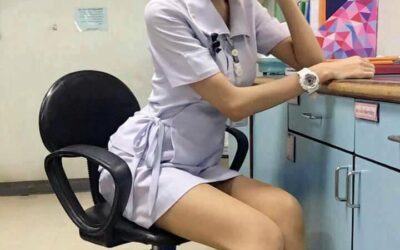 Thailandia, infermiera troppo sexy licenziata per la sua divisa